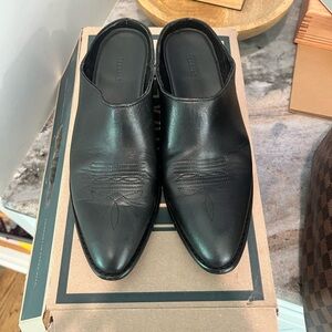 Tecovas Black Leather Mules